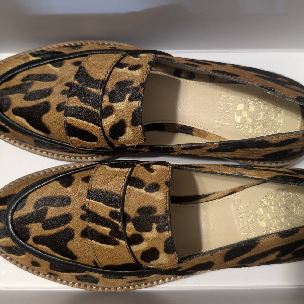 Vince Camuto Elegant Women's Leopard Print Loafers. Size 6M. NIB